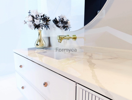 Blat Calacatta Quartz.jpg